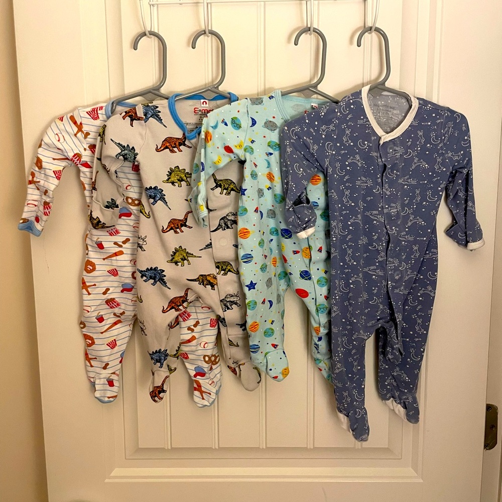 Magnetic infant sleepers